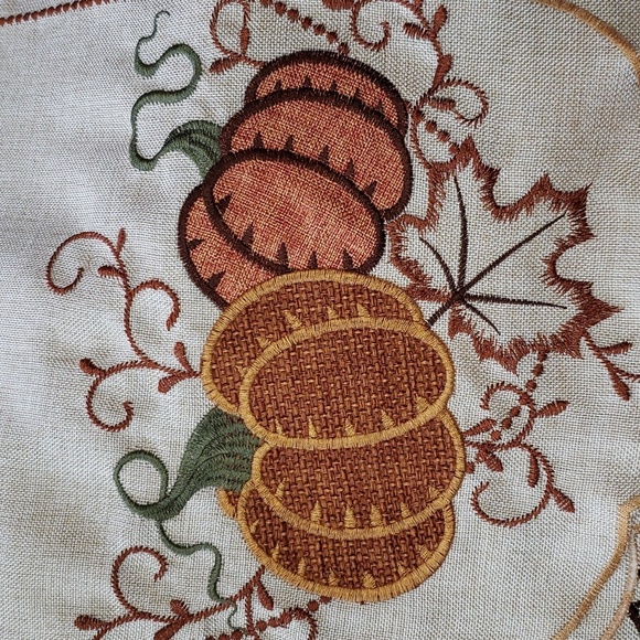 Secret Celebrity NWT Pumpkins and Leaves 72 x 16 Table Runner - Picture 8 of 8